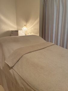 マタニティマッサージのベッド